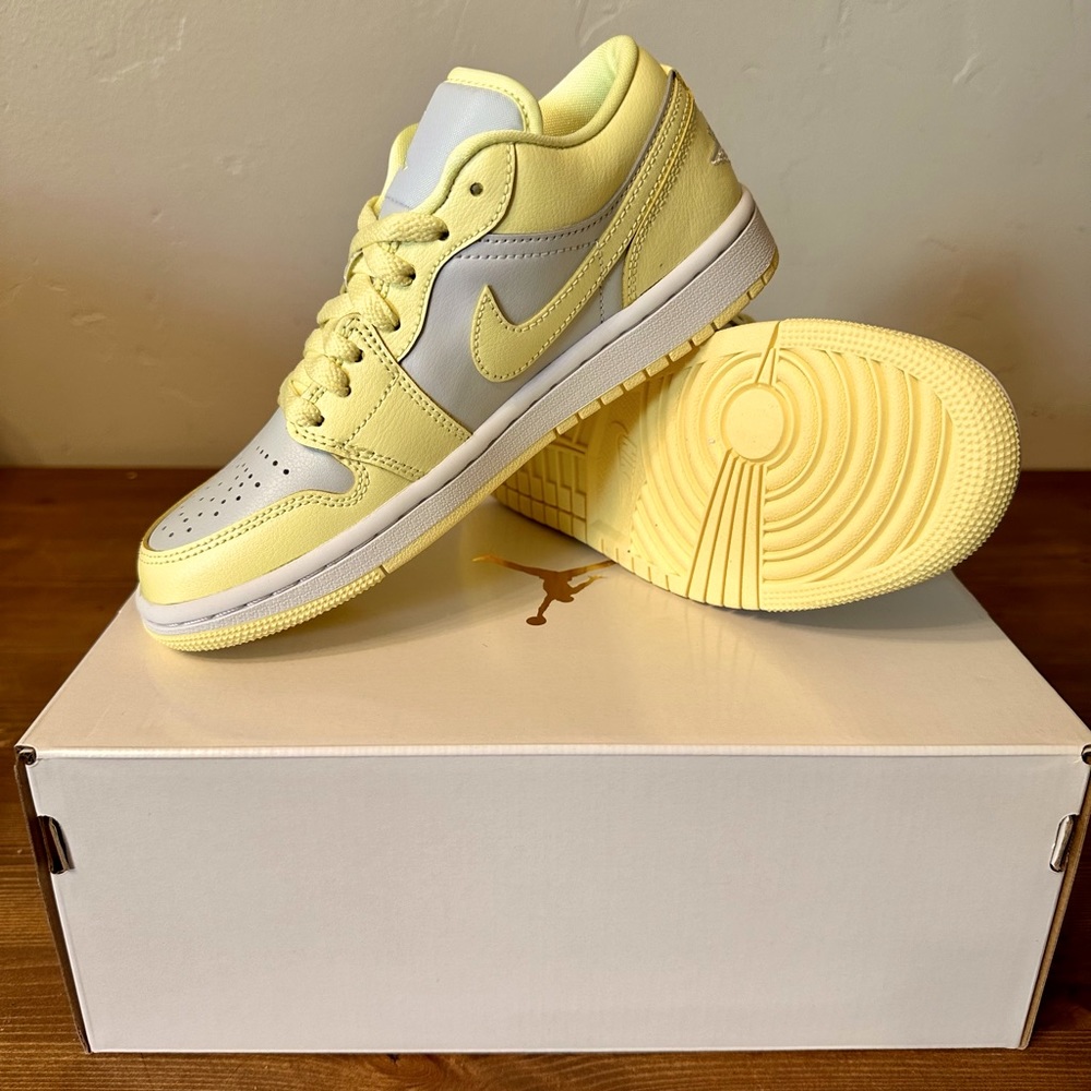 Women’s Jordan 1 Low - Size 6